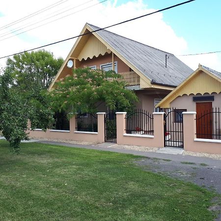 Matyas Vendeghaz Appartement Füzesgyarmat Buitenkant foto